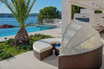 Seaside Infinity Villa with Pool, Rogoznica