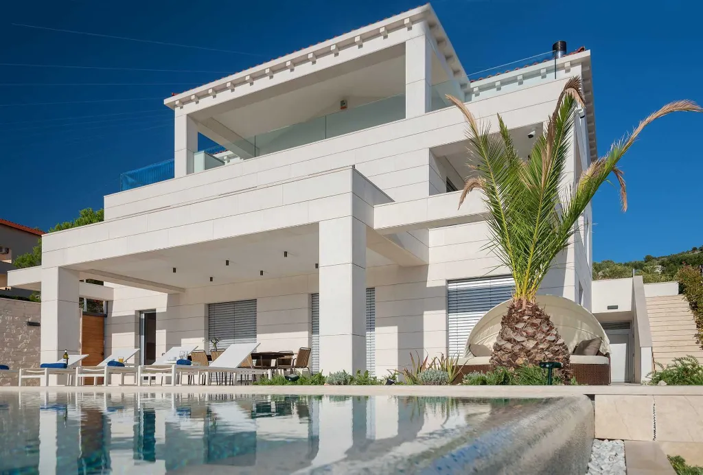 Seaside Infinity Villa with Pool, Rogoznica