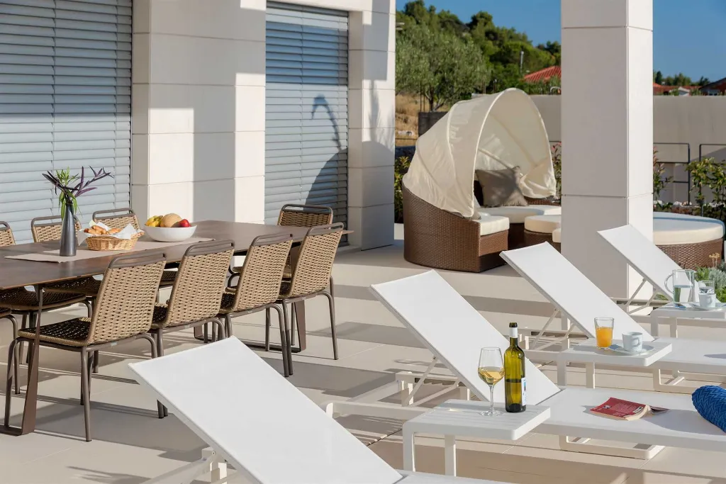 Seaside Infinity Villa with Pool, Rogoznica