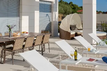 Seaside Infinity Villa with Pool, Rogoznica