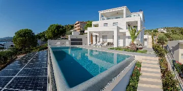 Seaside Infinity Villa with Pool, Rogoznica