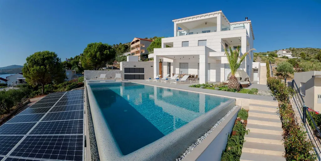 Seaside Infinity Villa with Pool, Rogoznica