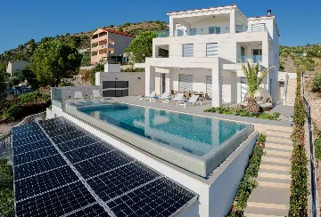 Seaside Infinity Villa with Pool, Rogoznica