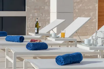 Seaside Infinity Villa with Pool, Rogoznica