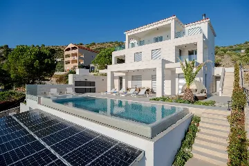Seaside Infinity Villa with Pool, Rogoznica