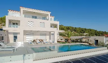Seaside Infinity Villa with Pool, Rogoznica