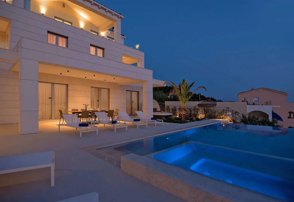 Seaside Infinity Villa with Pool, Rogoznica