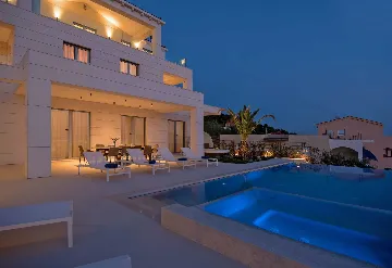 Seaside Infinity Villa with Pool, Rogoznica