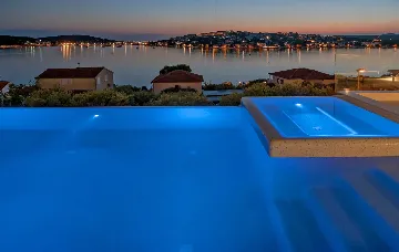 Seaside Infinity Villa with Pool, Rogoznica