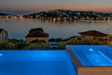 Seaside Infinity Villa with Pool, Rogoznica
