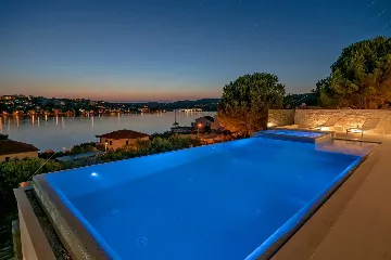 Seaside Infinity Villa with Pool, Rogoznica