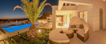 Seaside Infinity Villa with Pool, Rogoznica