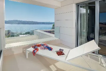 Seaside Infinity Villa with Pool, Rogoznica