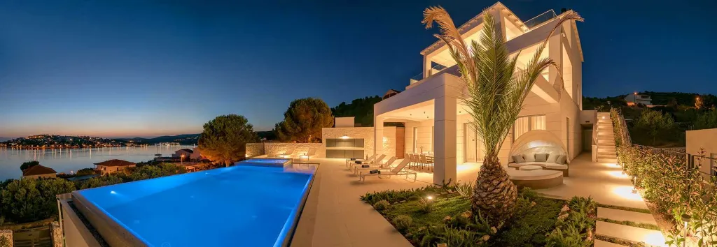 Seaside Infinity Villa with Pool, Rogoznica