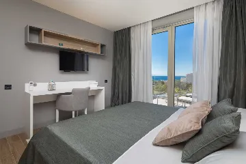 Contemporary Villa Retreat with Pool in Primošten