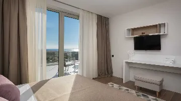 Contemporary Villa Retreat with Pool in Primošten