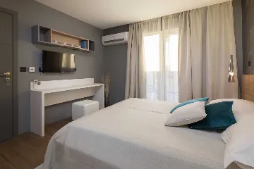 Contemporary Villa Retreat with Pool in Primošten