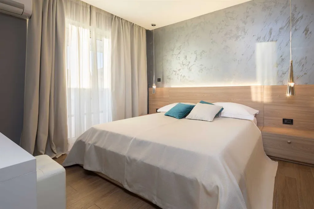 Contemporary Villa Retreat with Pool in Primošten
