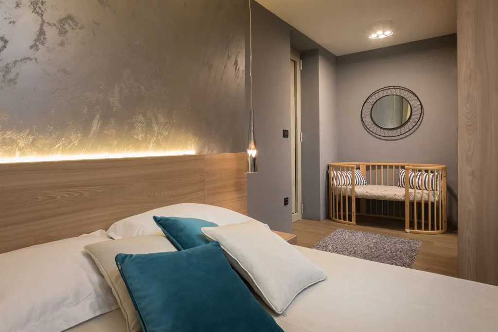 Contemporary Villa Retreat with Pool in Primošten