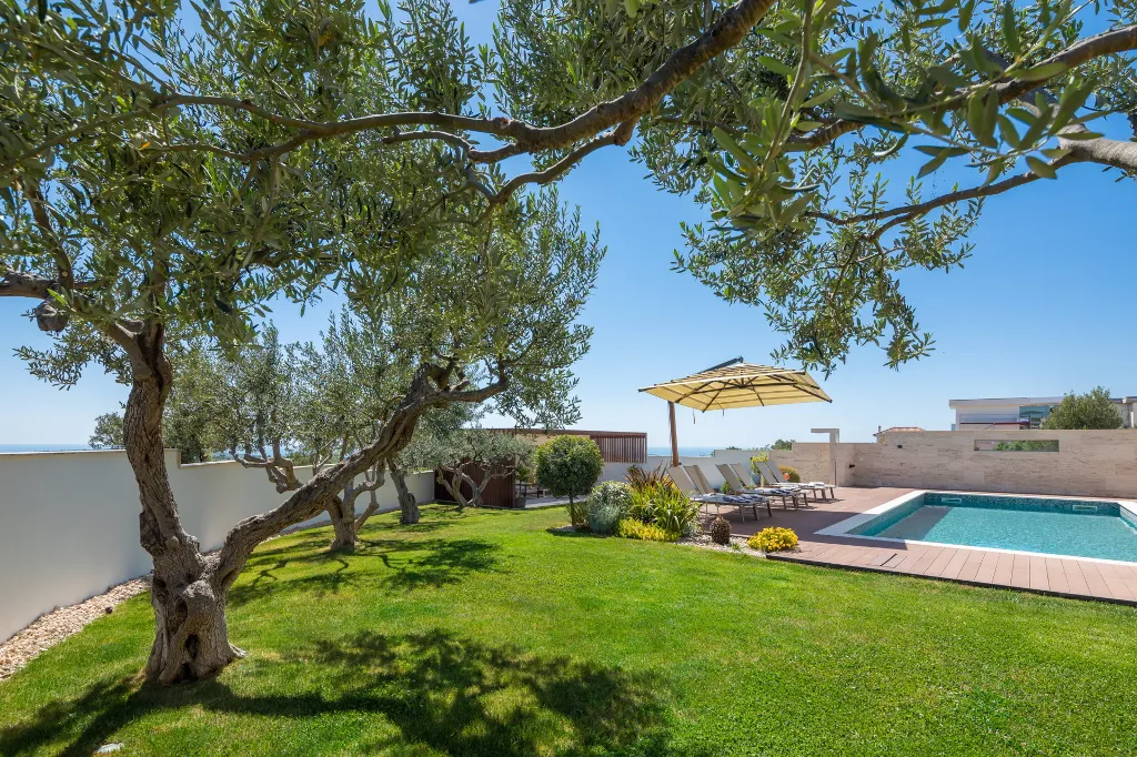 Contemporary Villa Retreat with Pool in Primošten