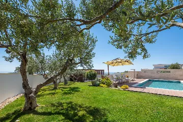 Contemporary Villa Retreat with Pool in Primošten