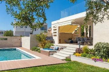 Contemporary Villa Retreat with Pool in Primošten