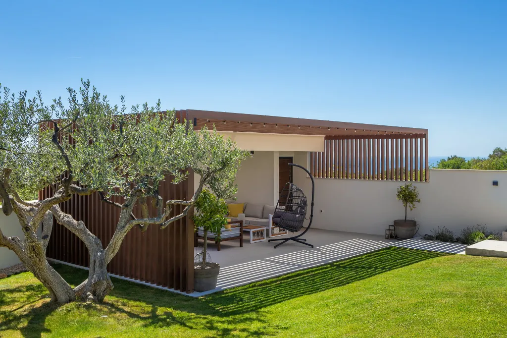 Contemporary Villa Retreat with Pool in Primošten