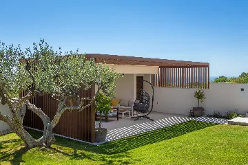 Contemporary Villa Retreat with Pool in Primošten