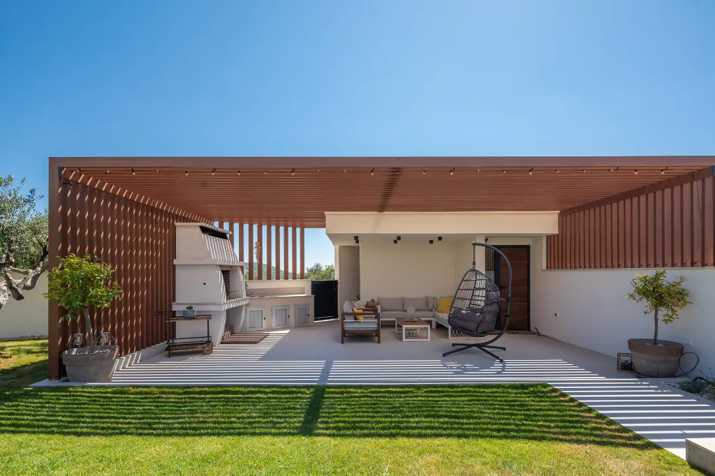 Contemporary Villa Retreat with Pool in Primošten