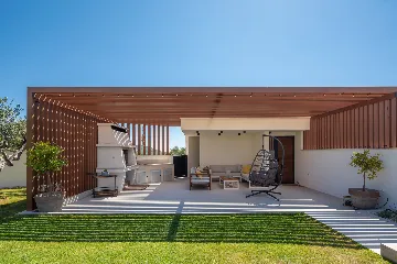 Contemporary Villa Retreat with Pool in Primošten