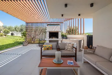 Contemporary Villa Retreat with Pool in Primošten