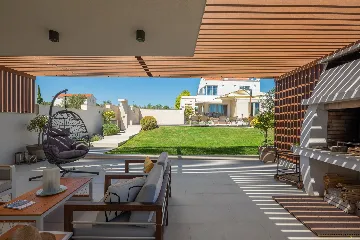 Contemporary Villa Retreat with Pool in Primošten