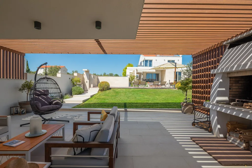 Contemporary Villa Retreat with Pool in Primošten