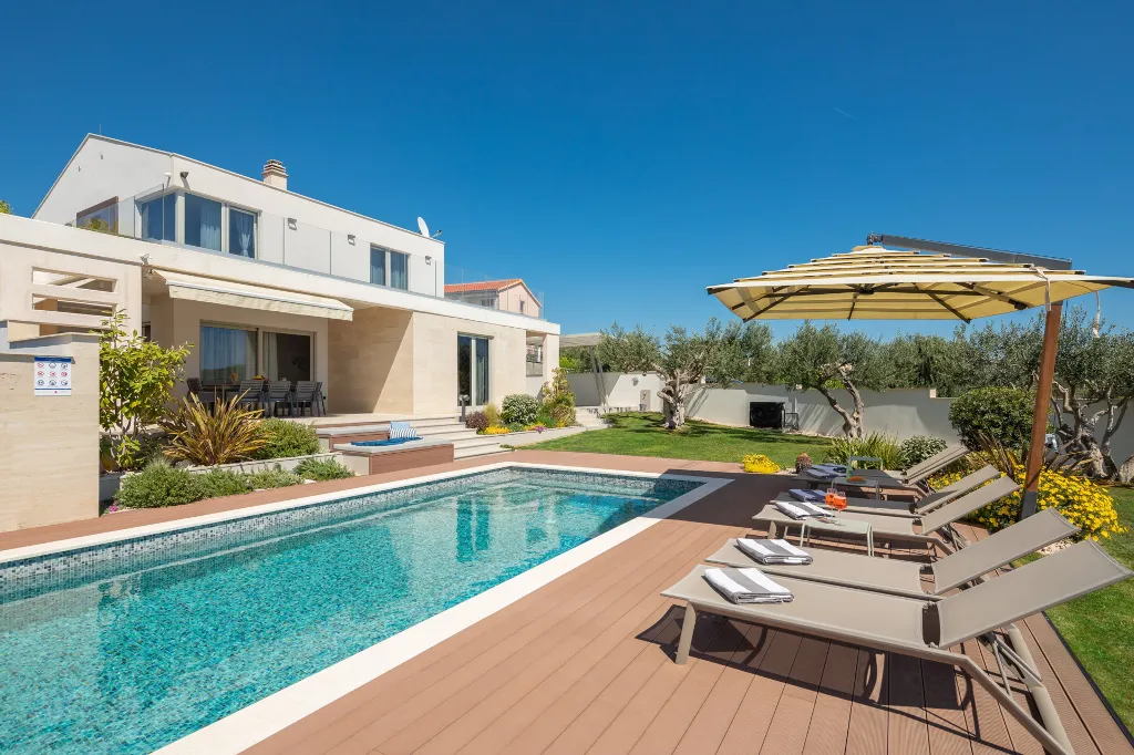 Contemporary Villa Retreat with Pool in Primošten