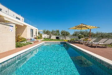 Contemporary Villa Retreat with Pool in Primošten