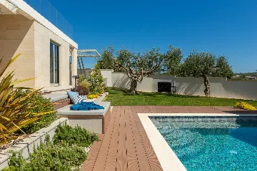 Contemporary Villa Retreat with Pool in Primošten