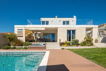 Contemporary Villa Retreat with Pool in Primošten
