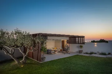 Contemporary Villa Retreat with Pool in Primošten