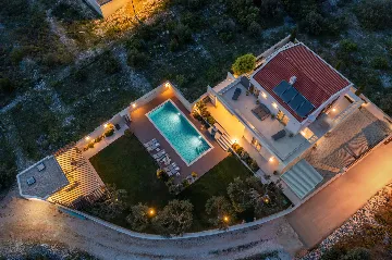 Contemporary Villa Retreat with Pool in Primošten