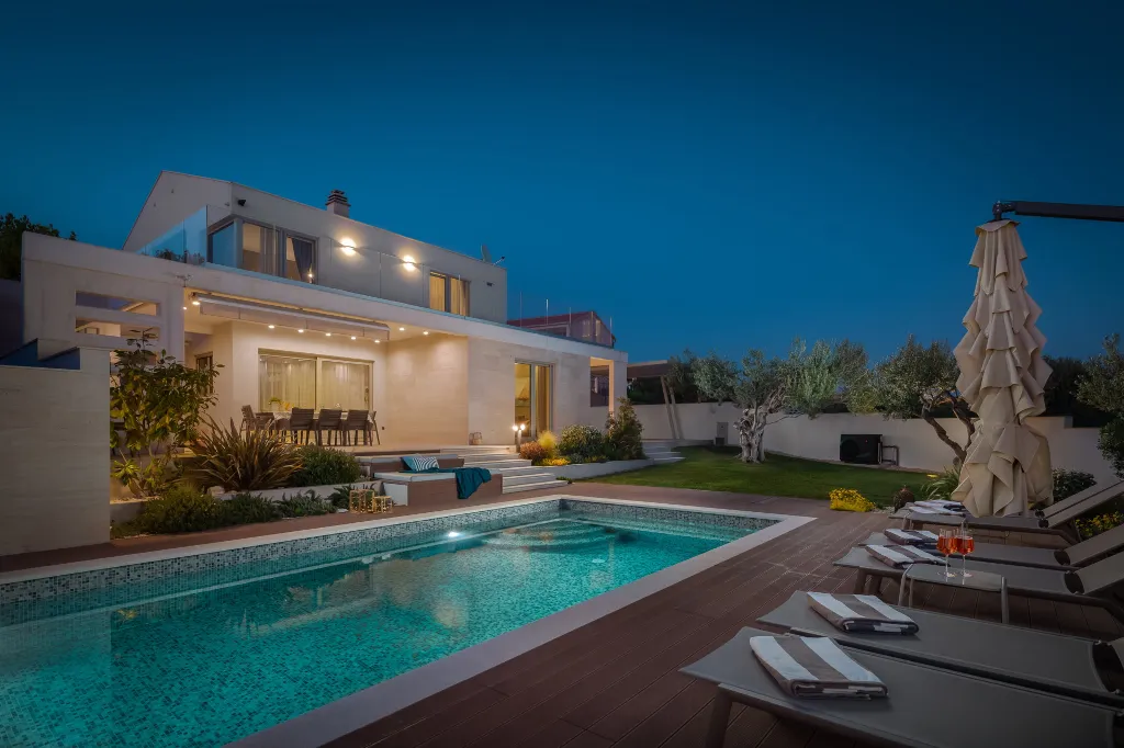 Contemporary Villa Retreat with Pool in Primošten