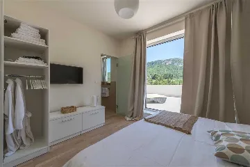 Modern 4-Bedroom Villa with Pool in Jelsa