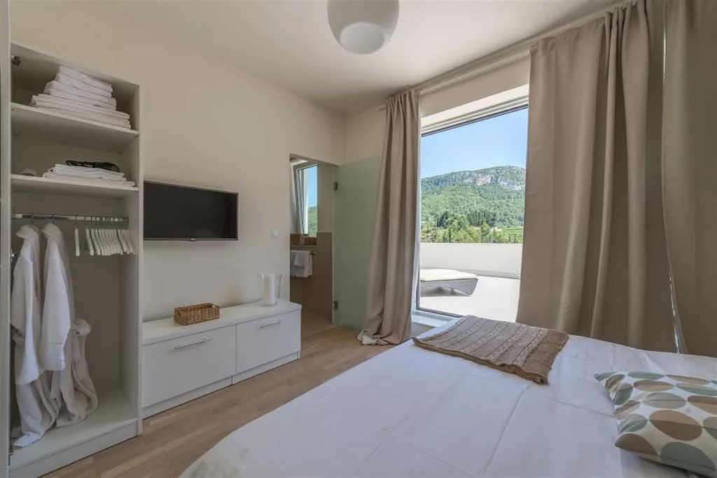 Modern 4-Bedroom Villa with Pool in Jelsa