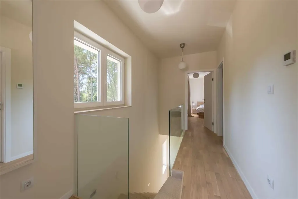 Modern 4-Bedroom Villa with Pool in Jelsa