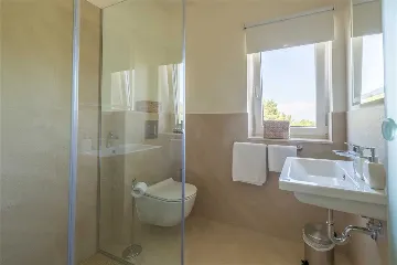 Modern 4-Bedroom Villa with Pool in Jelsa