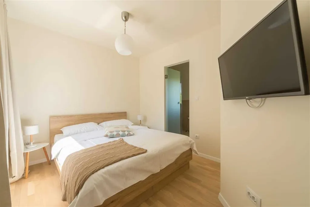Modern 4-Bedroom Villa with Pool in Jelsa