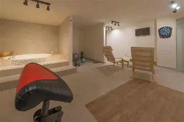 Modern 4-Bedroom Villa with Pool in Jelsa