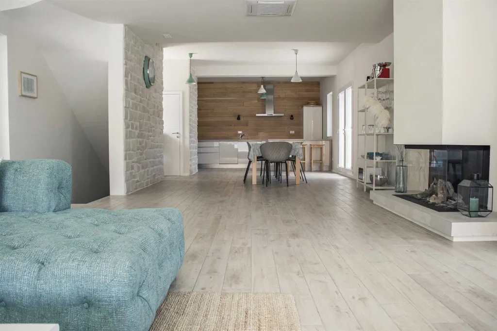 Modern 4-Bedroom Villa with Pool in Jelsa