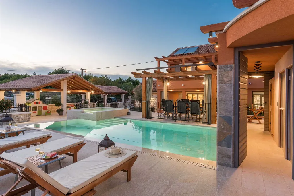 Modern Villa with Pool near Skradin