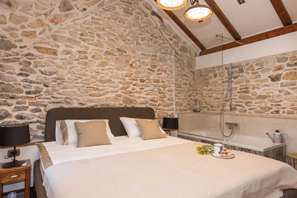 Modern Villa with Pool near Skradin