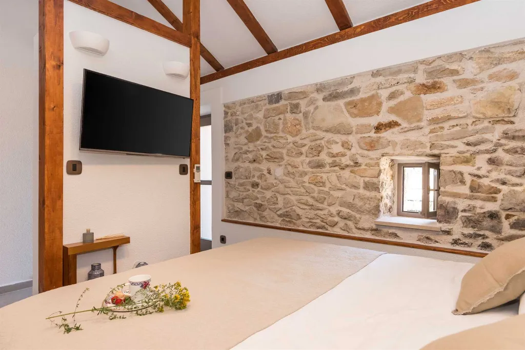 Modern Villa with Pool near Skradin